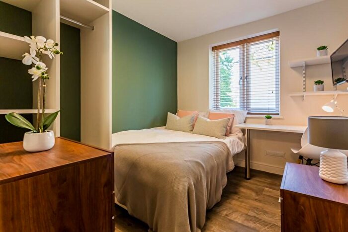 8 Bedroom Flat To Rent In St Hilds Lane, DH1