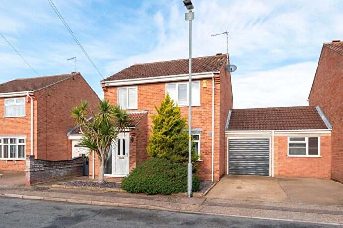 3 Bedroom Link Detached House For Sale In Falkland Way, Bradwell, NR31