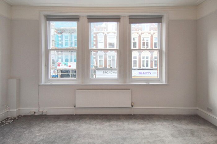 2 Bedroom Flat To Rent In Broadway Parade (), Hornsey, N8