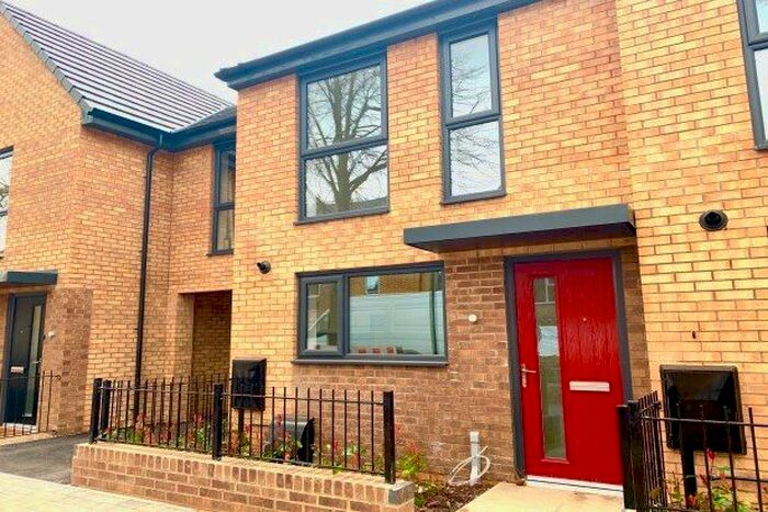 2 Bedroom End Of Terrace House To Rent In Arkwright Walk, Nottingham, NG2