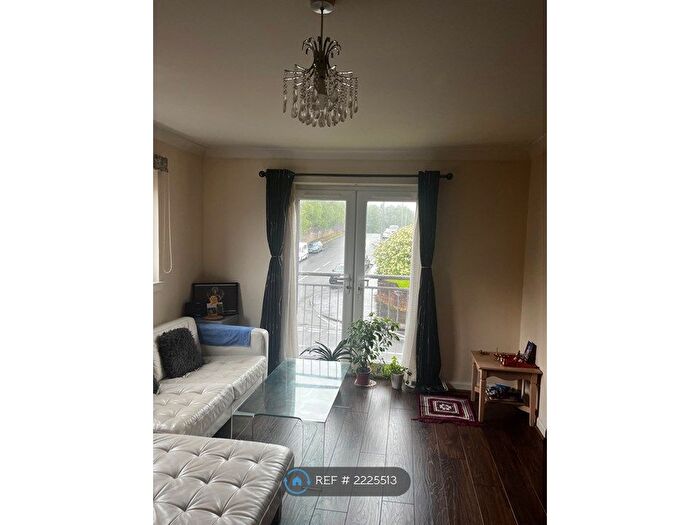 2 Bedroom Flat To Rent In Auchentoshan Terrace, Glasgow, G21