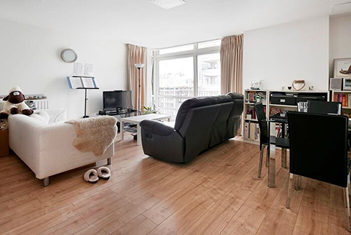 1 Bedroom Flat To Rent In Gainsborough House, Cassilis Road, E14