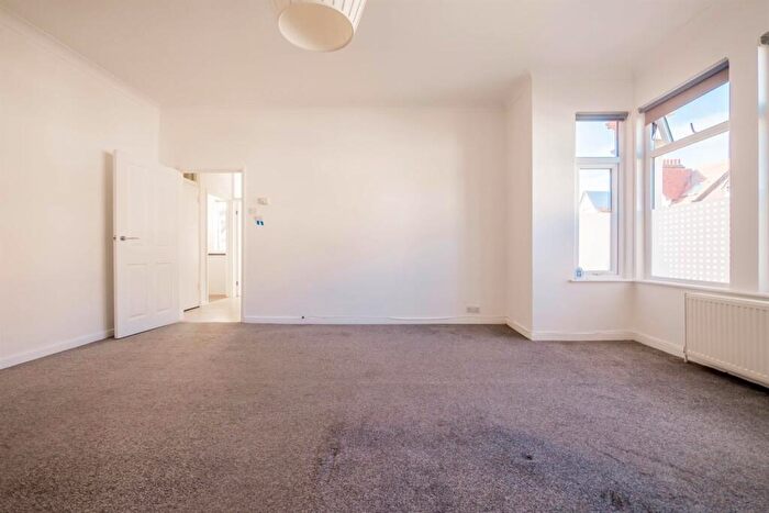 1 Bedroom Flat To Rent In Bedroom First Floor Flat In Westcliff-on-Sea, SS0