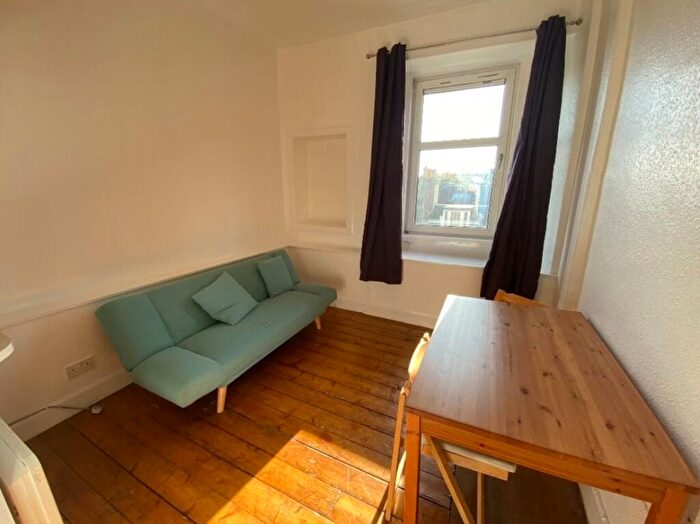 2 Bedroom Flat To Rent In Lochrin Buildings, Edinburgh, EH3