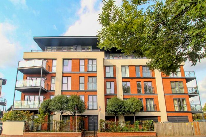 2 Bedroom Flat To Rent In Woking, GU22