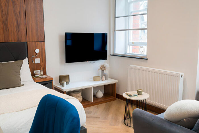 Apartment To Rent In Apt, Live Oasis Piccadilly #, M1