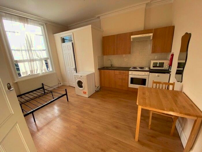 Studio To Rent In Walm Lane, Willesden Green, NW2