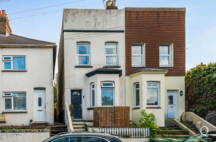 3 Bedroom Semi-Detached House For Sale In Harold Road, Sittingbourne, Kent, ME10