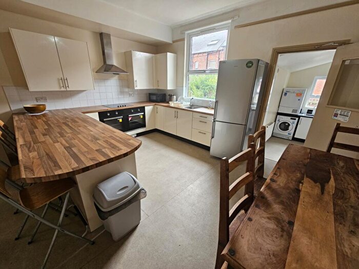 7 Bedroom House To Rent In Lucas Place, Leeds, LS6