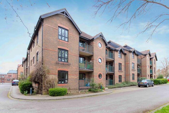 2 Bedroom Flat To Rent In Sheet Street, Windsor, SL4