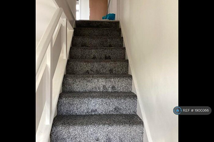 2 Bedroom Maisonette To Rent In Alanthus Close, London, SE12