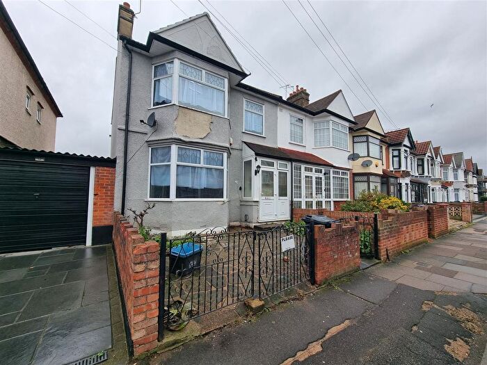 3 Bedroom End Terrace House For Sale In Haslemere Road, Ilford, IG3