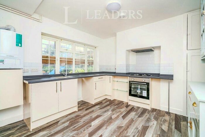 3 Bedroom Apartment To Rent In Addis Square, Portswood Road, SO17