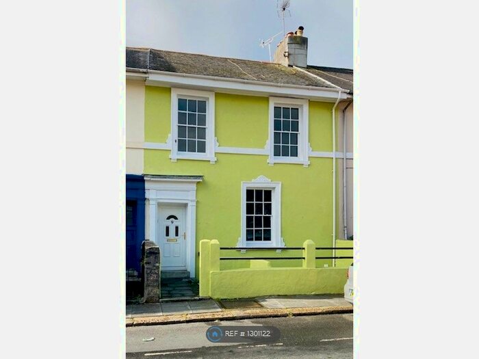2 Bedroom Flat To Rent In Clarence Place, Stonehouse, Plymouth PL1