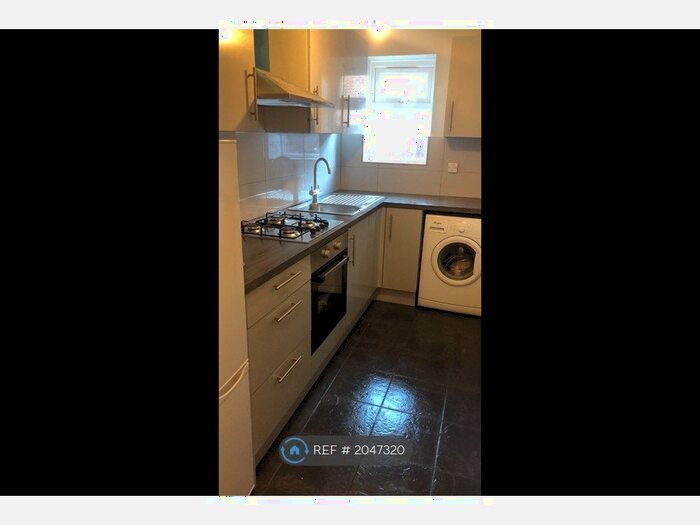 1 Bedroom Flat To Rent In Downham Way, Bromley, BR1