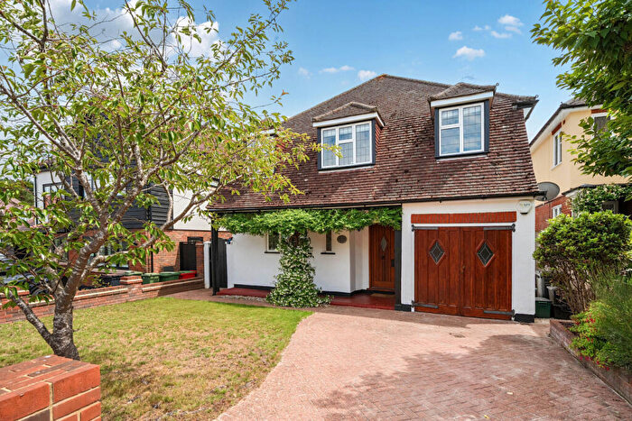 4 Bedroom Detached House For Sale In Sandiland Crescent, Bromley, Kent, BR2