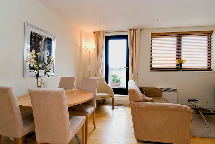 2 Bedroom Flat To Rent In Ginger Apartments, Cayenne Court, London, SE1