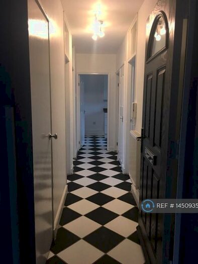 2 Bedroom Flat To Rent In Selden House, London, SE15