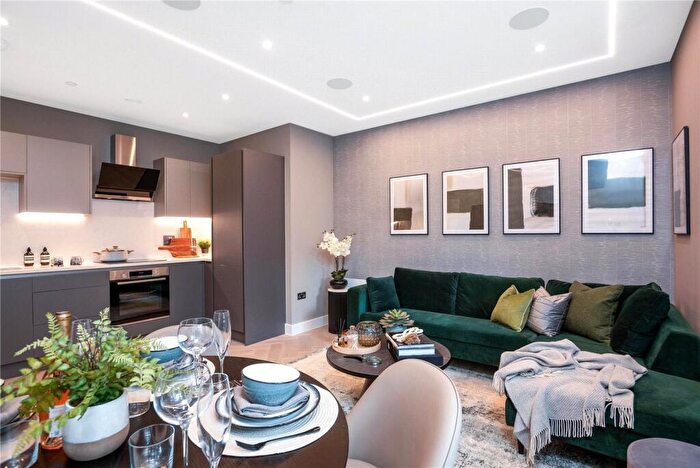 2 Bedroom Apartment To Rent In Knoll Rise, Orpington, BR6