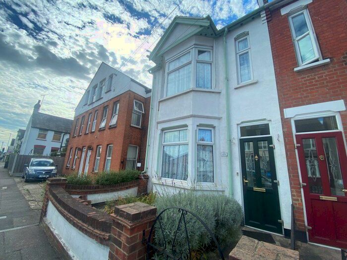 2 Bedroom Terraced House To Rent In Fairfax Drive - Westcilff On Sea, SS0