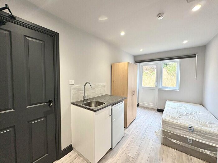 Studio To Rent In Forbes Avenue, Potters Bar, EN6