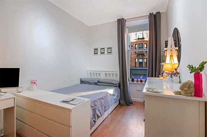 2 Bedroom Flat For Sale In Dumbarton Road, Partick, Glasgow, G11