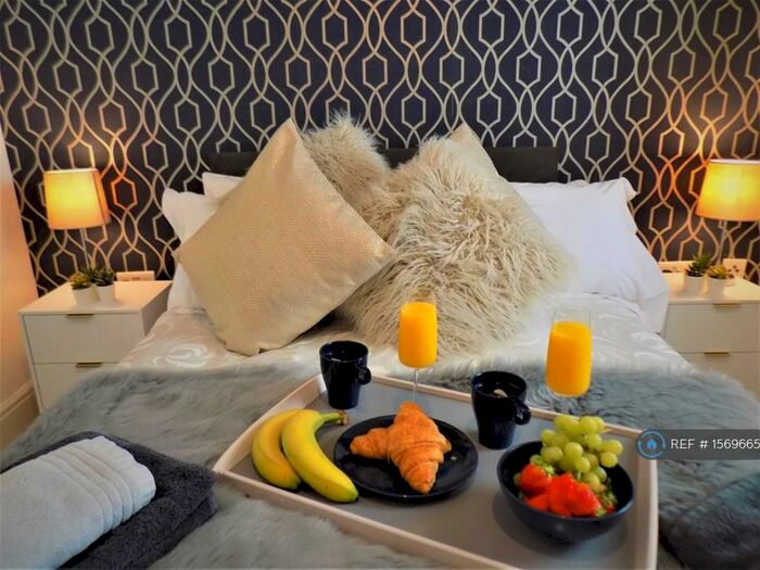 2 Bedroom Flat To Rent In Splott Road, Cardiff, CF24