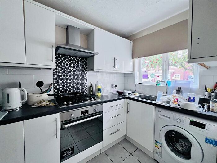 3 Bedroom House To Rent In Heron Drive, Lenton, Nottingham, NG7