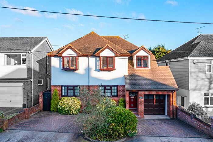 4 Bedroom Detached House For Sale In Bullwood Approach, Hockley, SS5
