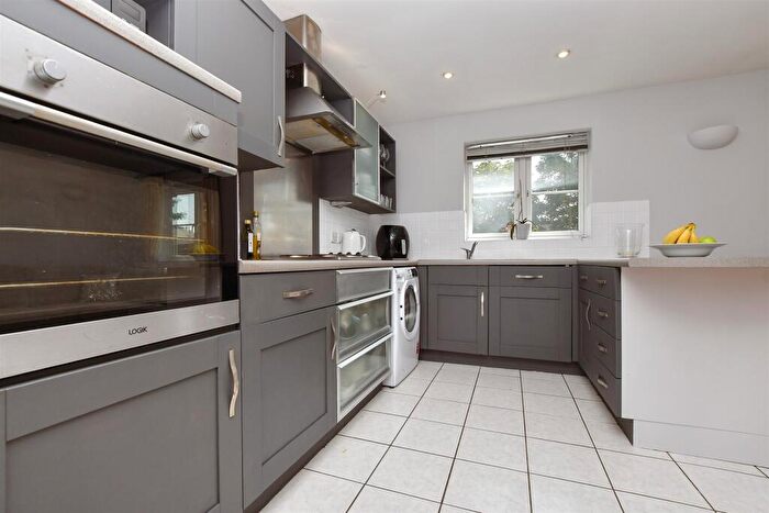 2 Bedroom Apartment For Sale In Lind Road, Sutton, Surrey, SM1