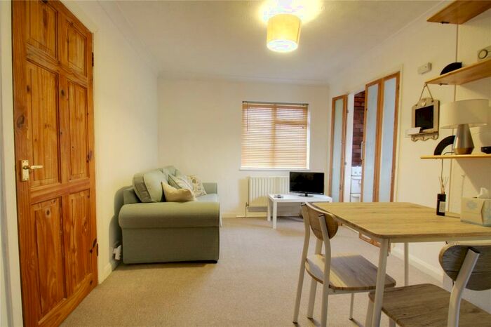 1 Bedroom Maisonette To Rent In Addlestone, Surrey, KT15