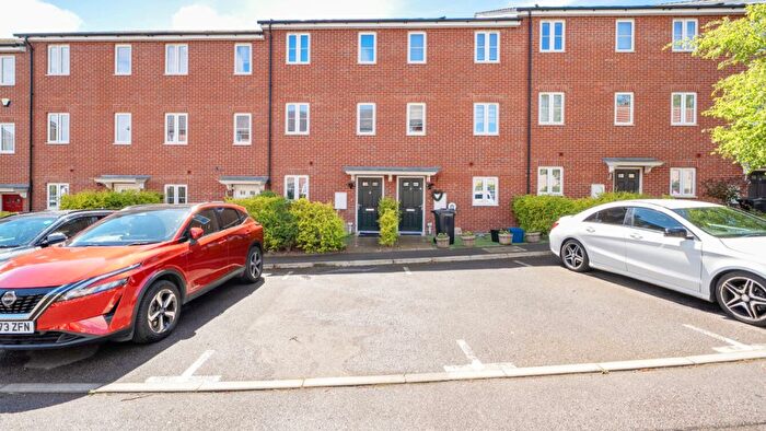 5 Bedroom Terraced House For Sale In Lotus Close, IG7