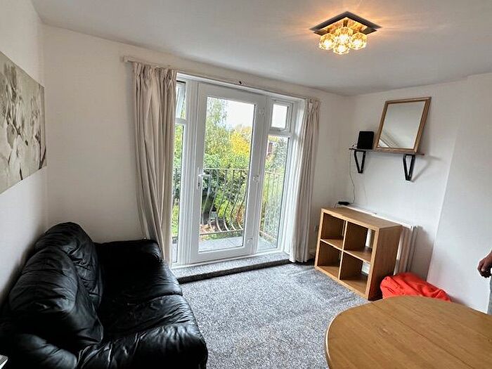 2 Bedroom Flat To Rent In Sunny Gardens Road, London, NW4