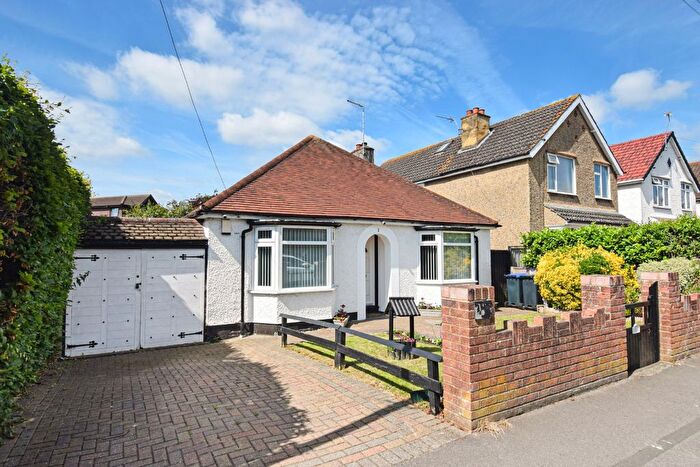 3 Bedroom Bungalow For Sale In Taplow Road, Taplow, Buckinghamshire, SL6