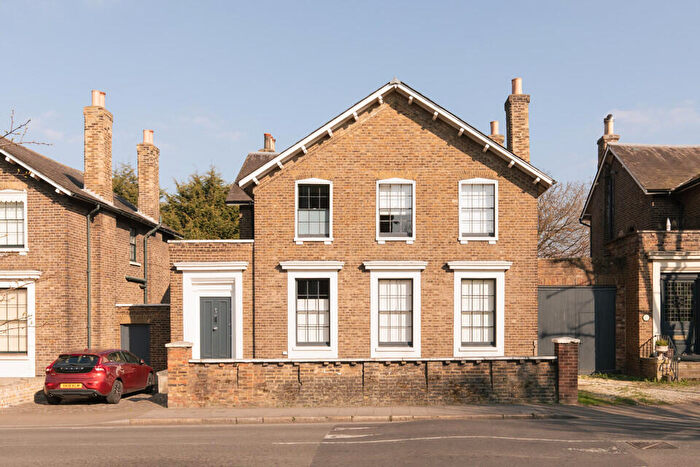 4 Bedroom Detached House For Sale In Consort Road, Peckham, SE15
