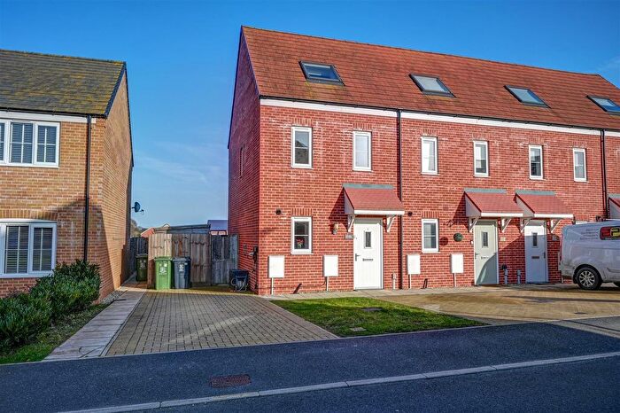 3 Bedroom End Of Terrace House For Sale In Ellis Drive, Bradwell, Great Yarmouth, NR31
