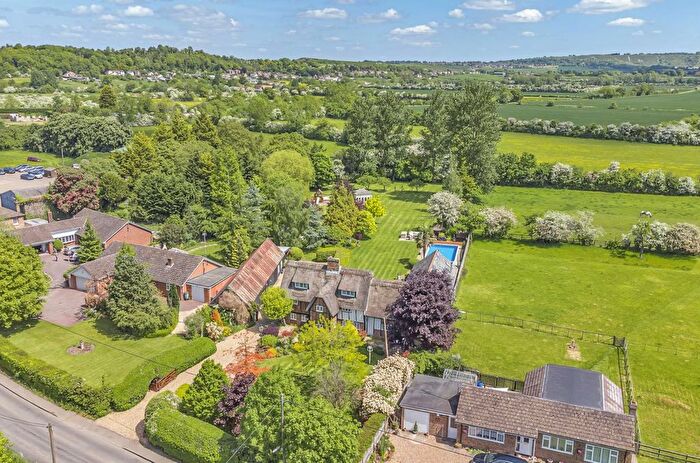 5 Bedroom Detached House For Sale In Totternhoe Road, Eaton Bray, LU6