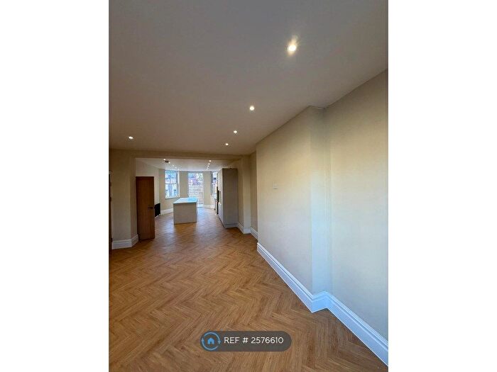 4 Bedroom Semi-Detached House To Rent In Stuart Crescent, London, N22