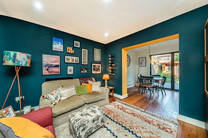 1 Bedroom Flat For Sale In Seely Road, Tooting, SW17