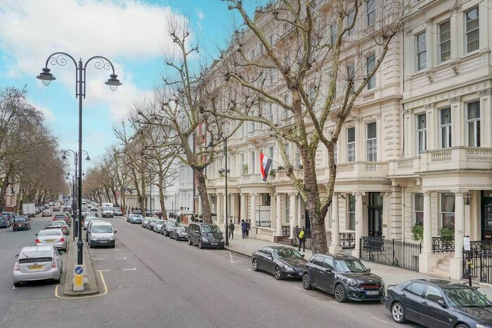 4 Bedroom Flat To Rent In Queens Gate, South Kensington, London, SW7