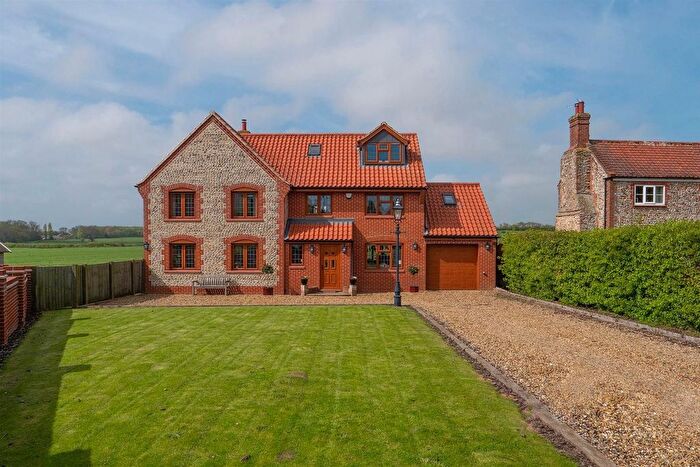 6 Bedroom Detached House For Sale In Meadow View, Bears Road, Paston, NR28