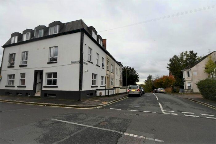 2 Bedroom Flat To Rent In Queens Road, Aldershot, GU11