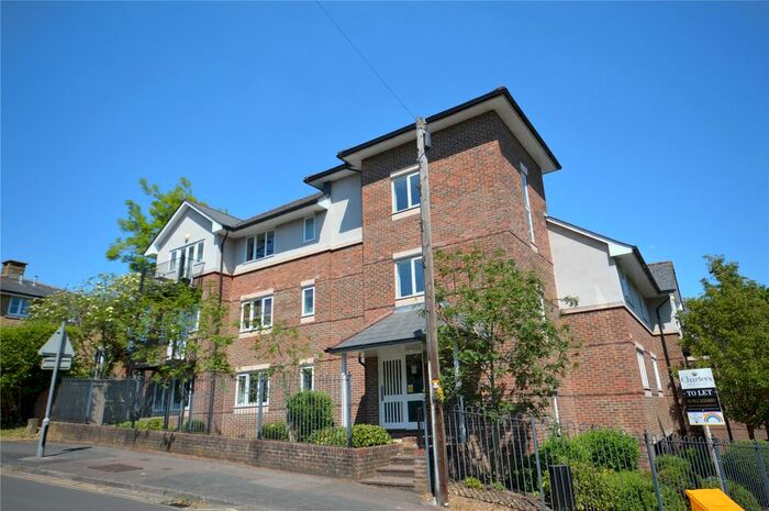 2 Bedroom Flat To Rent In Sarum Road, Winchester, Hampshire, SO22