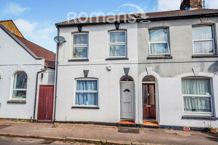 3 Bedroom End Of Terrace House To Rent In Albert Road, GU11