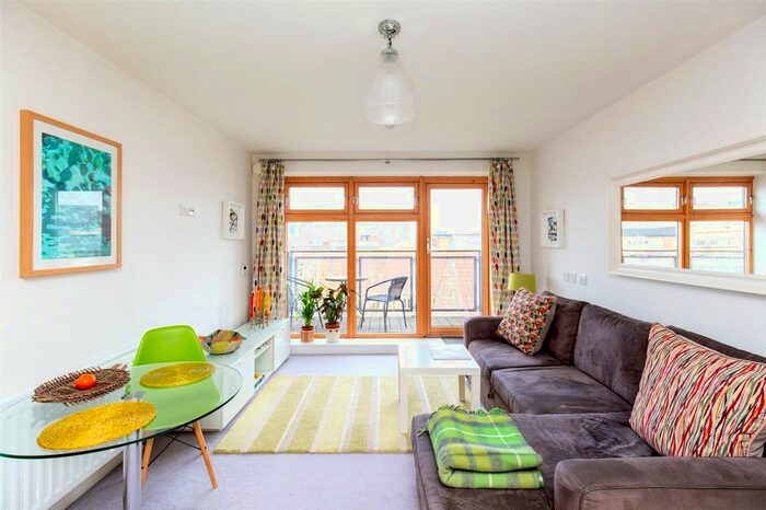 1 Bedroom Flat To Rent In Broad Weir, Bristol, BS1