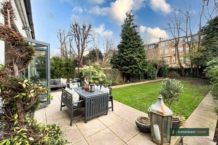 2 Bedroom Flat To Rent In Brondesbury Road, Queens Park, London, NW6