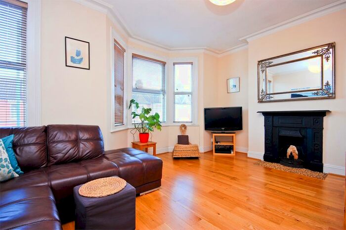 1 Bedroom Apartment To Rent In Litchfield Gardens, London, NW10