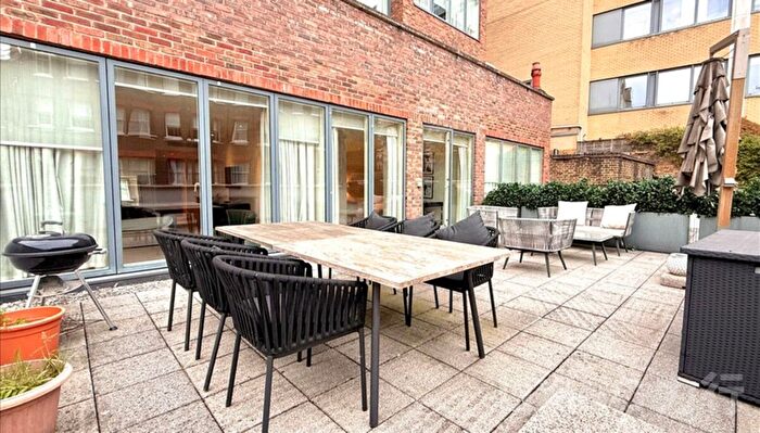 2 Bedroom Flat To Rent In Young Street, Kensington, W8