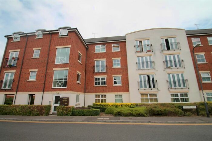 2 Bedroom Flat To Rent In Tobermory Close, Langley, Slough SL3