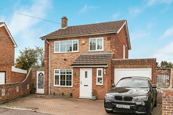 3 Bedroom Detached House For Sale In Farm Way, Staines-Upon-Thames, Surrey, TW19